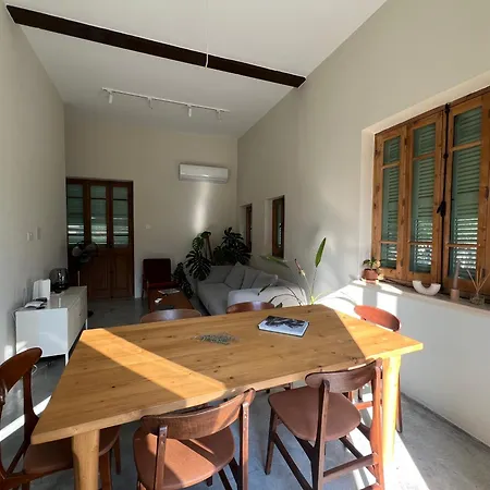 Hébergement de vacances 1947 Rescued Stone House