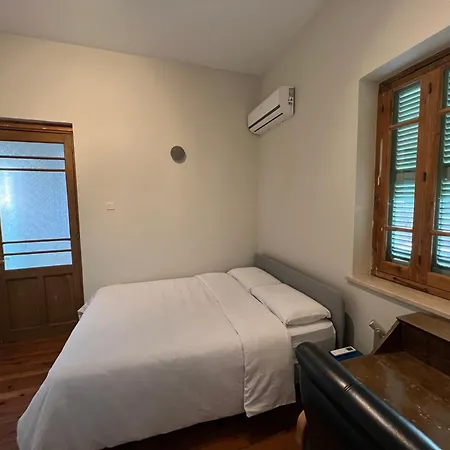 Hébergement de vacances 1947 Rescued Stone House *