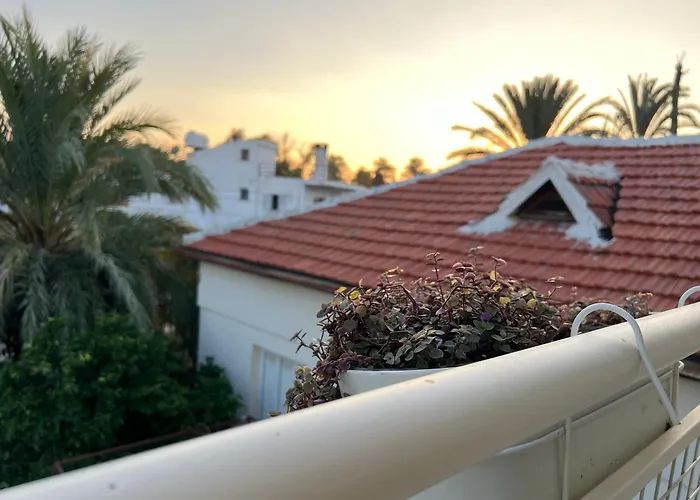 1947 Rescued Stone House * ニコシア