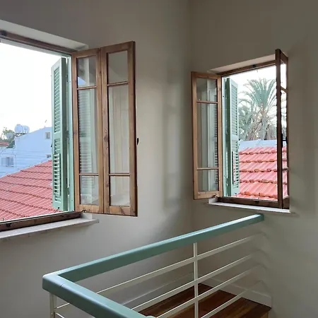 Dom wakacyjny 1947 Rescued Stone House *