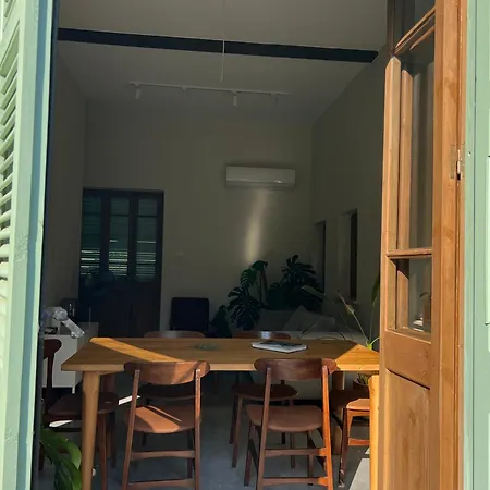 Dom wakacyjny 1947 Rescued Stone House *